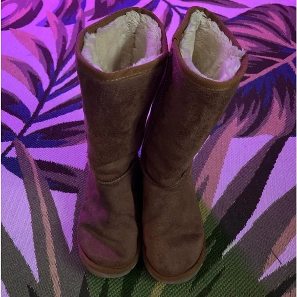 Poshmark uggs hot sale
